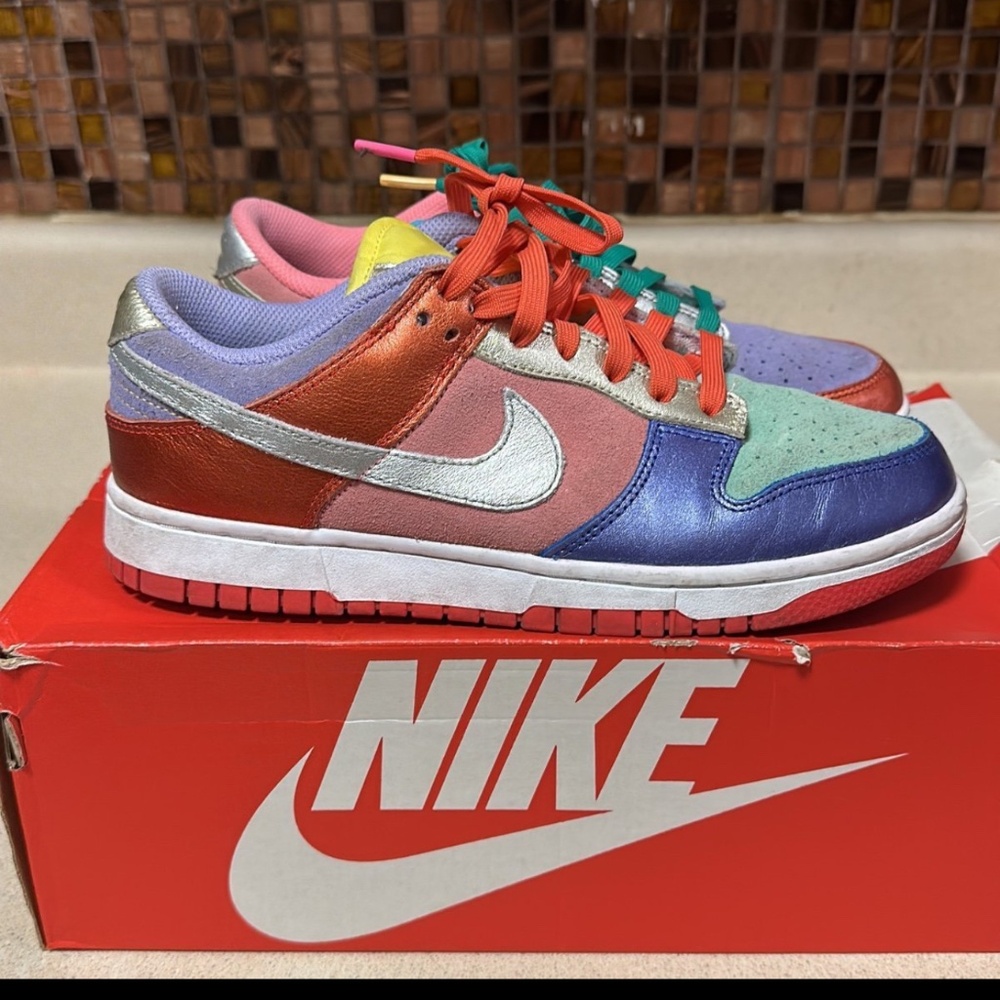 Nike - Picture 4 of 4